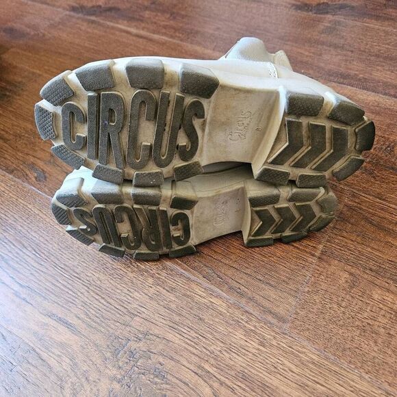 Circus by Sam Edelman Darielle Chelsea Boots with Lug Sole - Picture 7 of 9